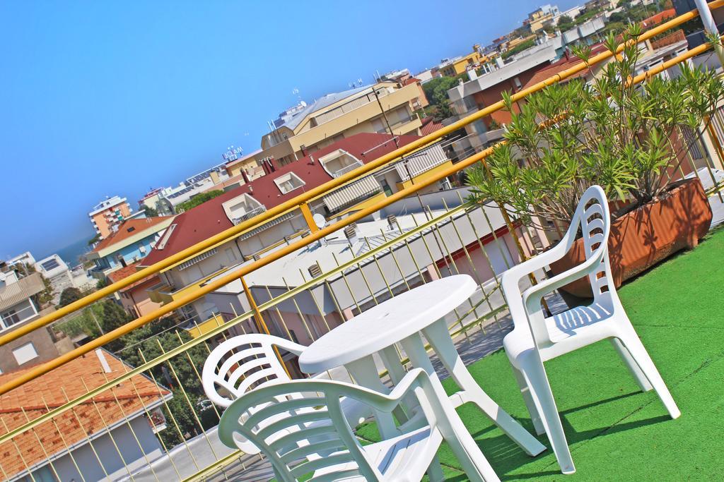 Hotel Royal Misano Adriatico Exterior foto